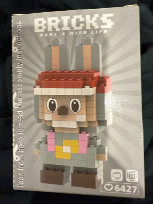 Grey hat Labubu bricks